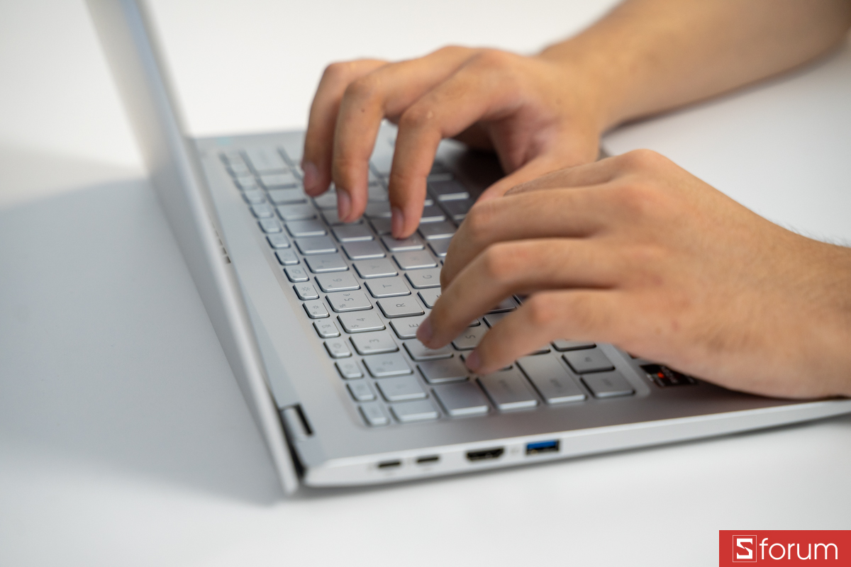 Bàn phím trên Acer Swift Go 14 AI