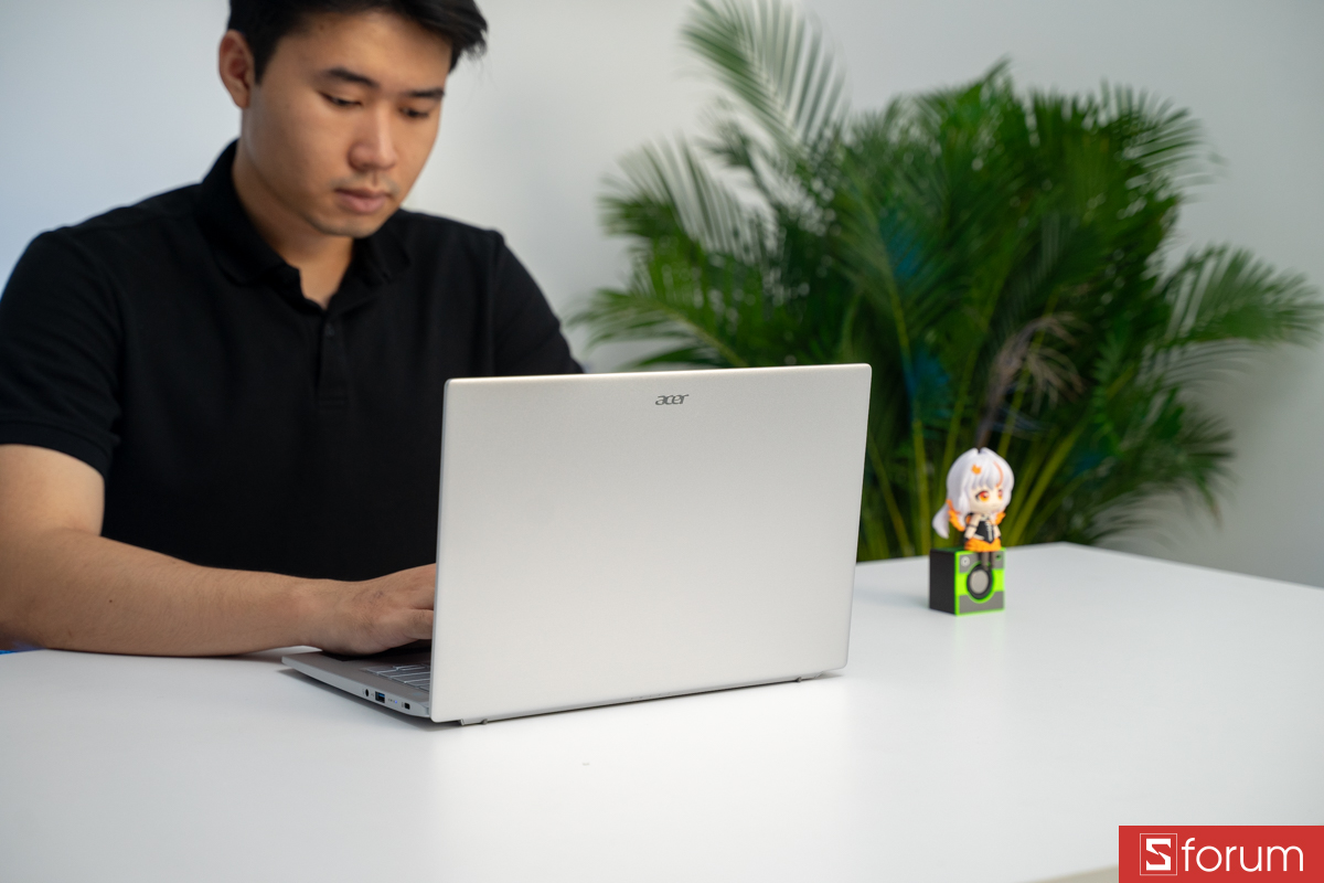 Top 4 mẫu laptop Ultrabook giá rẻ chạy deadline mượt -  Acer Swift Go SFG14-41-R251