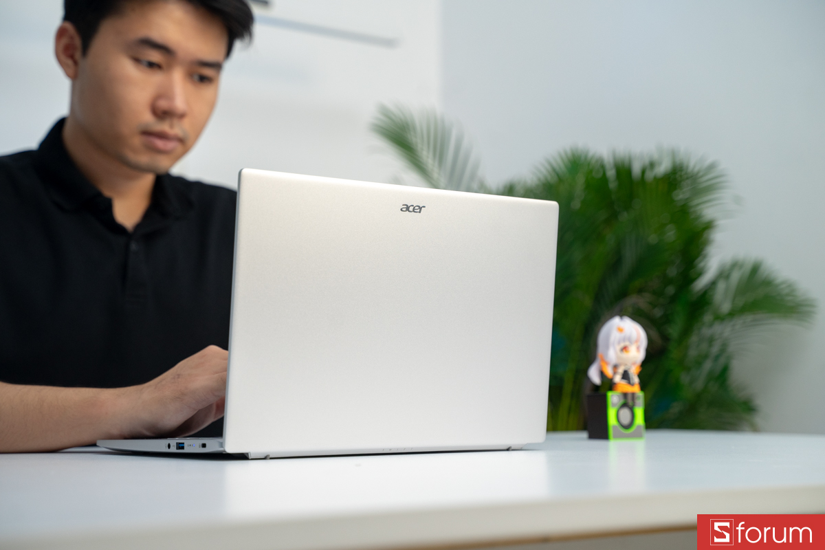 Mặt lưng Acer Swift Go 14 AI