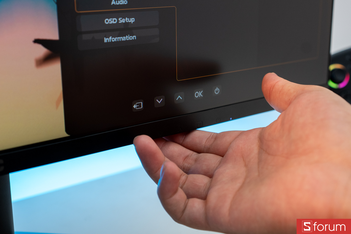 Phím bấm vật lý điều khiển màn hình AOC 27G50Z 