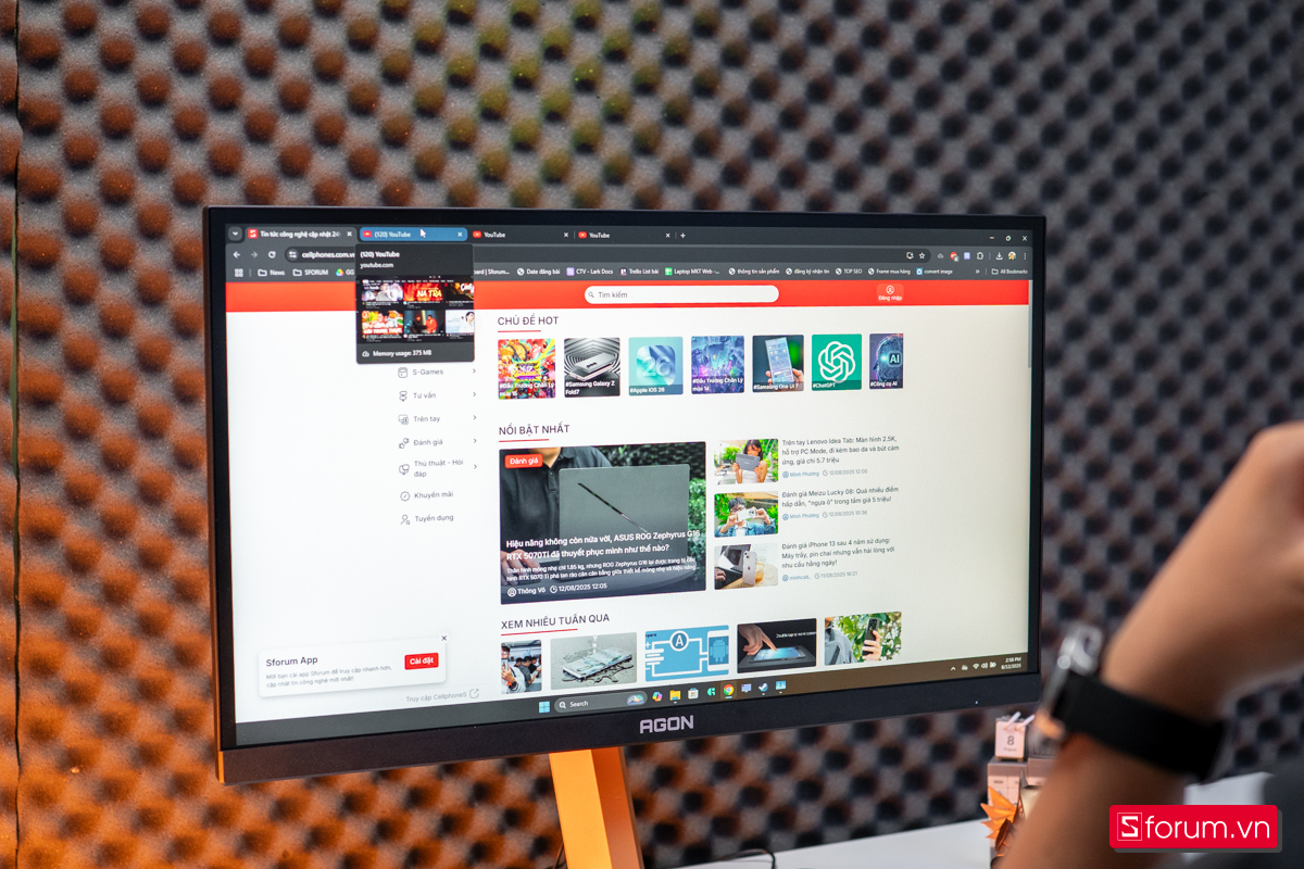 Lướt web trên AOC AGON CS24A