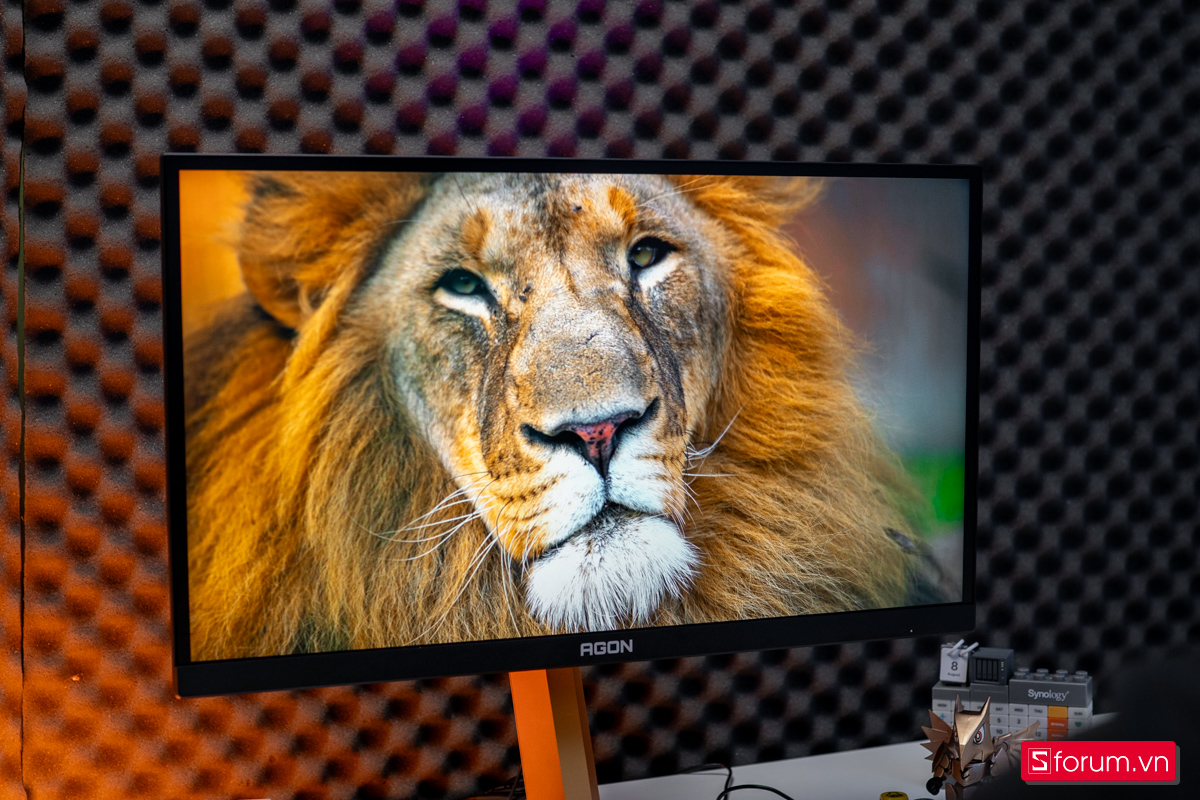 Xem phim trên AOC AGON CS24A