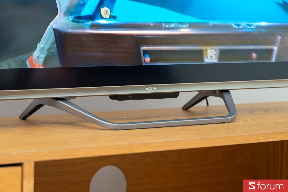 Cạnh dưới AQUA QLED 4K 43 inch
