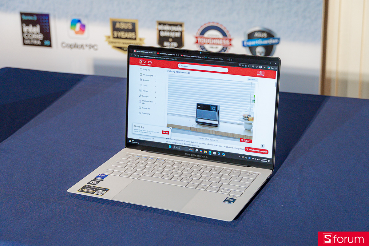 Màn hình ASUS ExpertBook Ultra