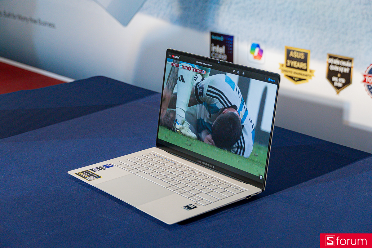 Màn hình ASUS ExpertBook Ultra