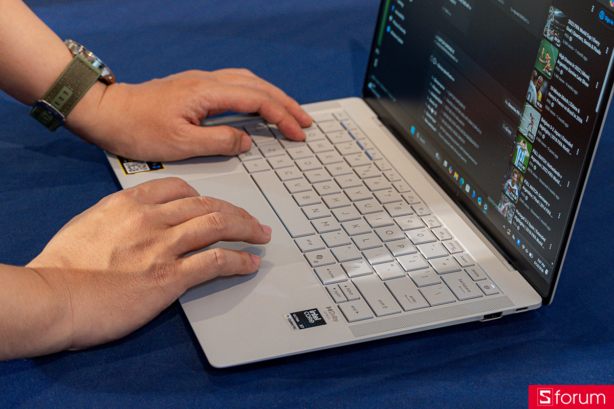 Cảm giác gõ phím trên ASUS ExpertBook Ultra