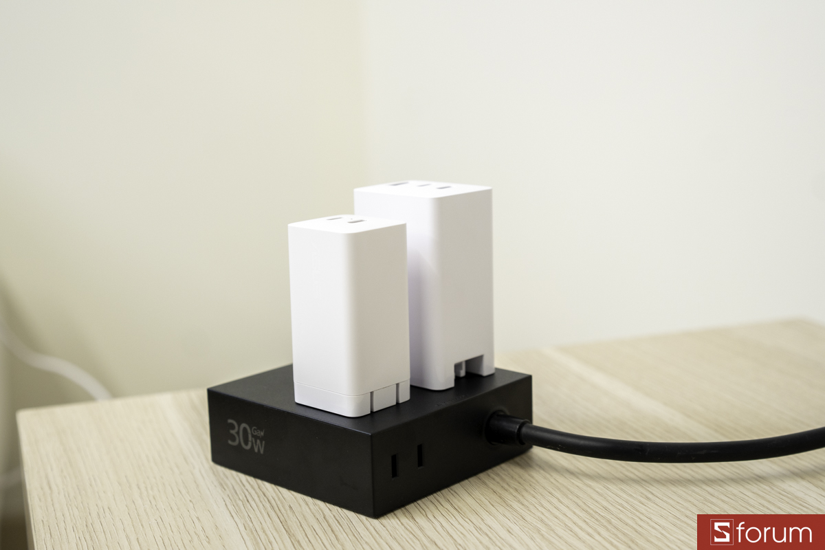 Trên tay ASUS GaN Charger 65W