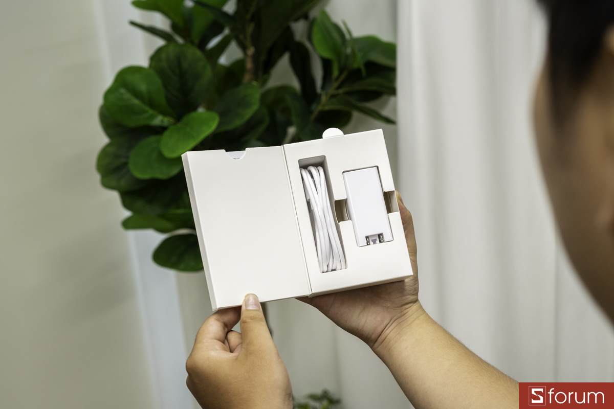 Mở hộp ASUS GaN Charger 100W