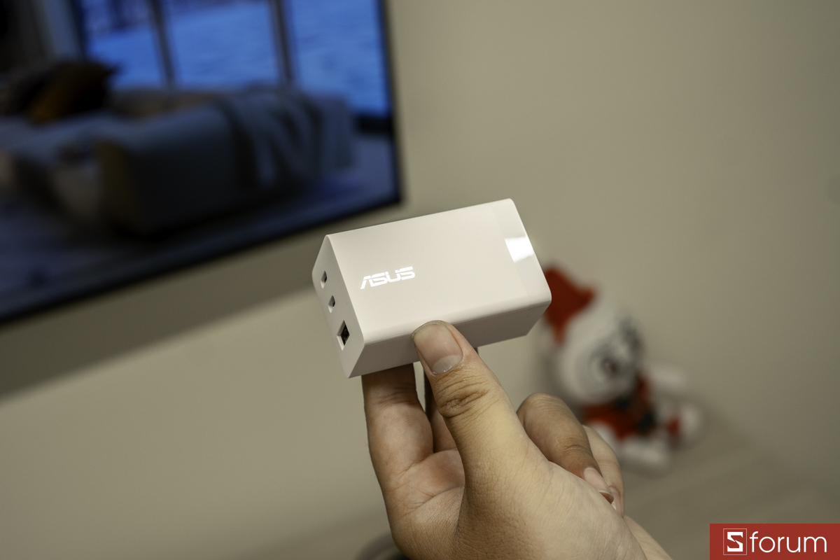 Trên tay ASUS GaN Charger 100W
