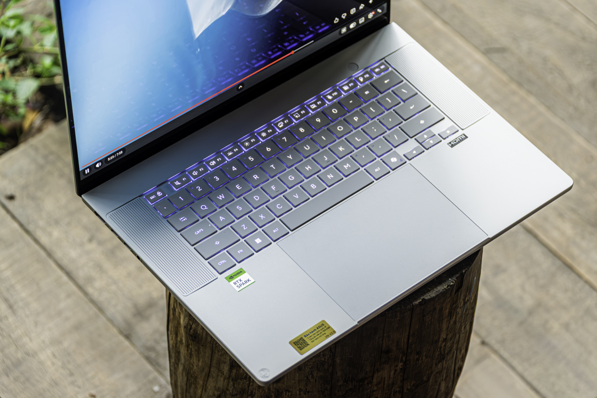 Bàn phím và Touchpad trên ASUS ProArt P16