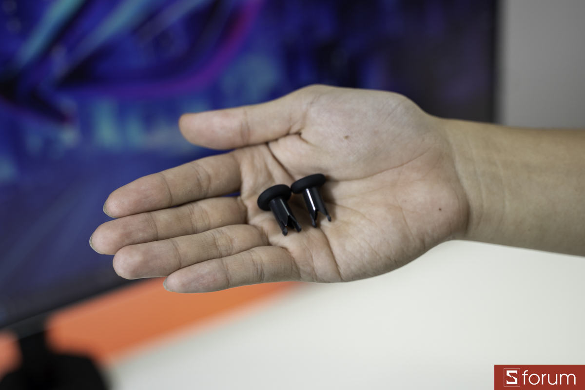 Joystick trên ASUS ROG Raikiri II không được trang bị vòng chống ma sát