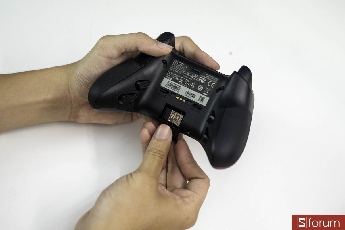 Mặt sau ASUS ROG Raikiri II