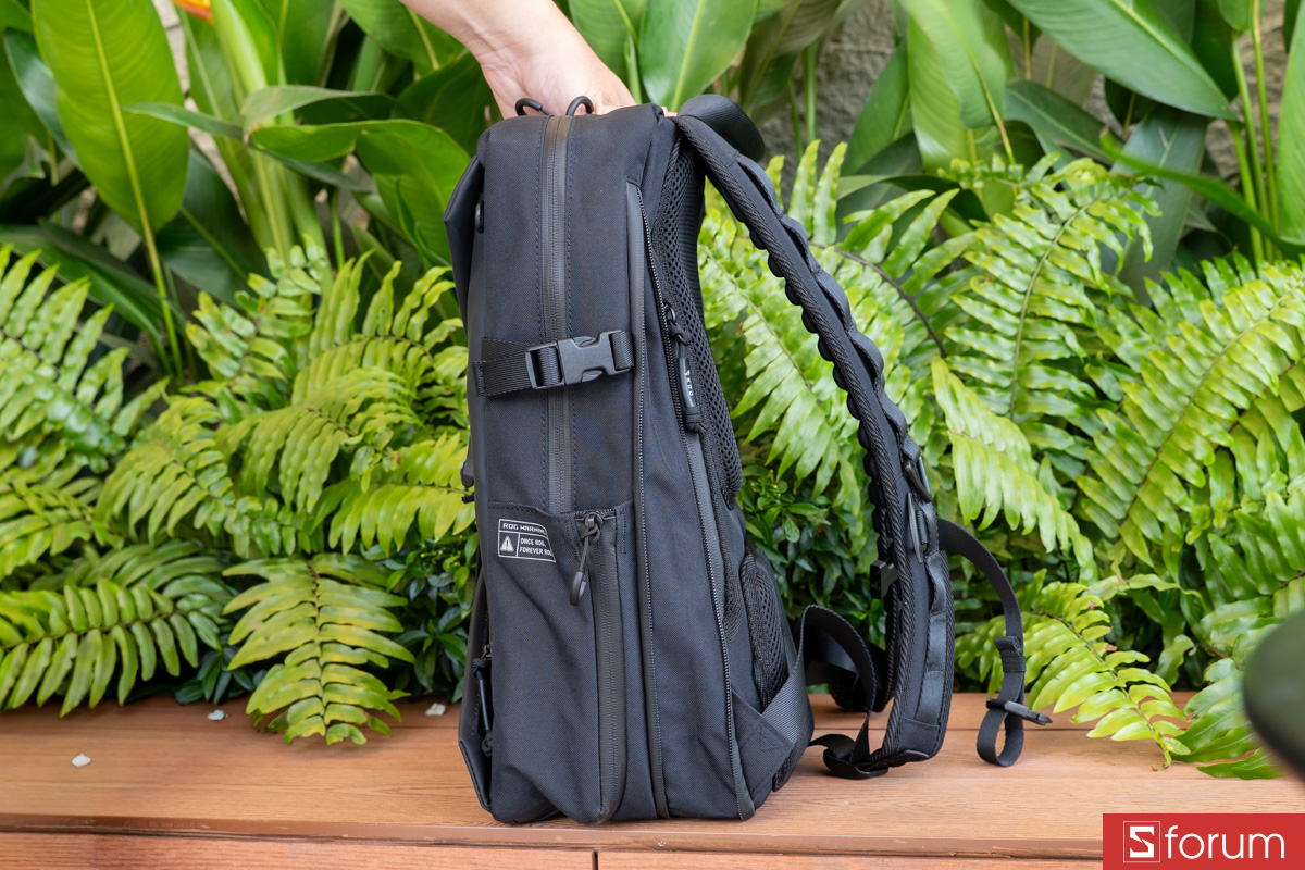 Độ mỏng của ASUS ROG Archer Backpack 16