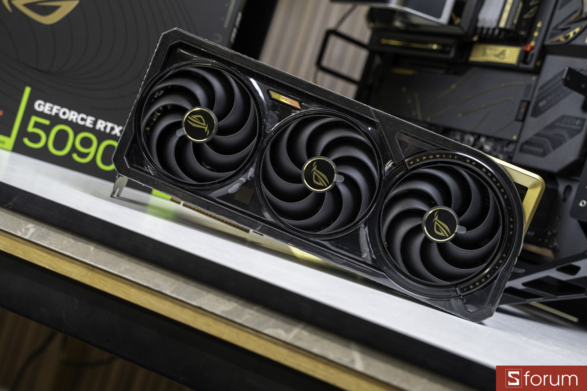 Trên tay ASUS ROG Astral GeForce RTX 5090 Edition 20