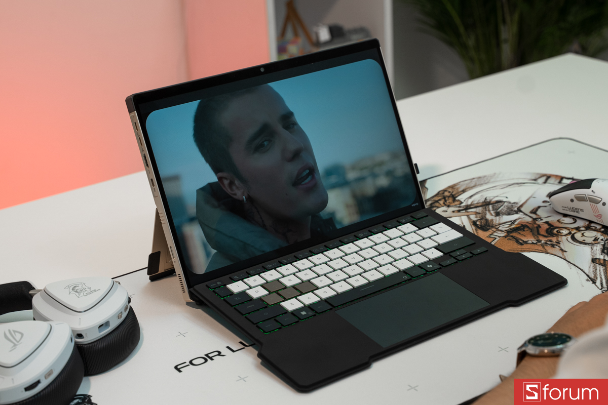 Màn hình ASUS ROG Flow Z13 KJP