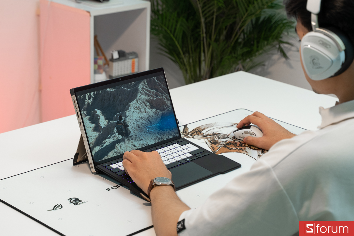 Chơi game cùng ASUS ROG Flow Z13 KJP