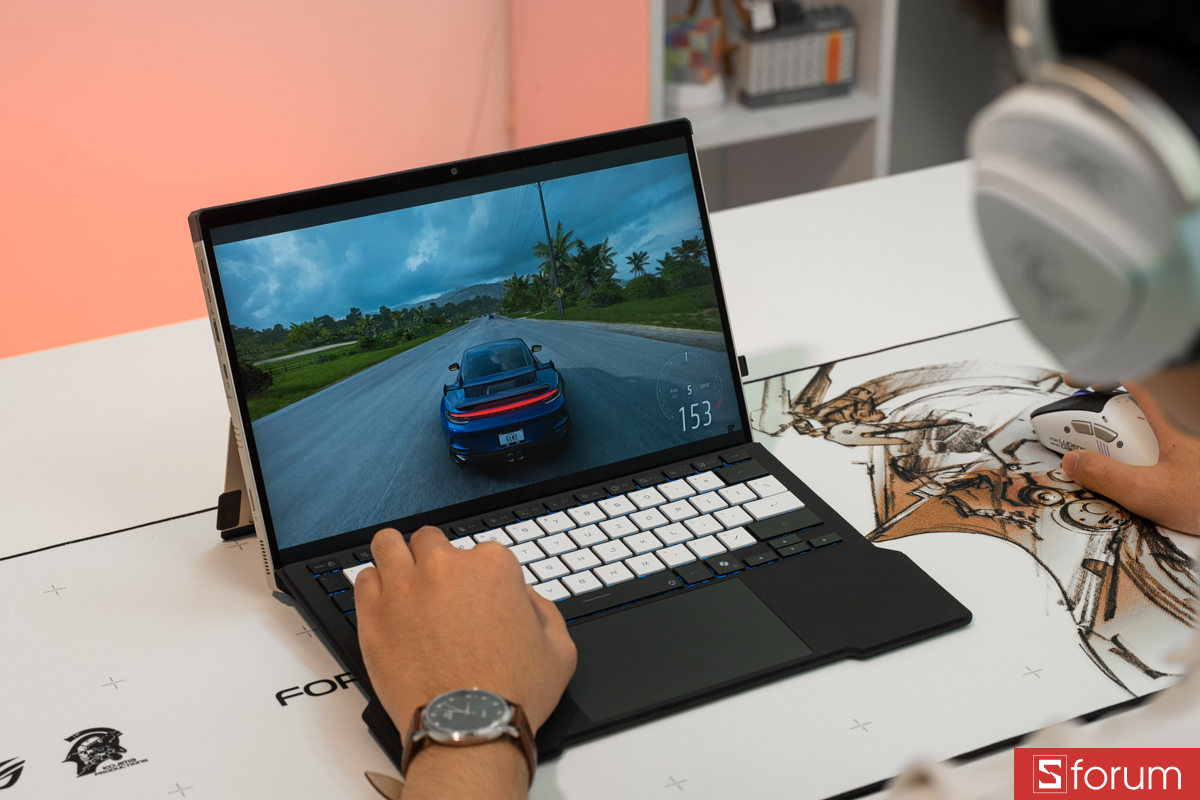 Chơi game cùng ASUS ROG Flow Z13 KJP