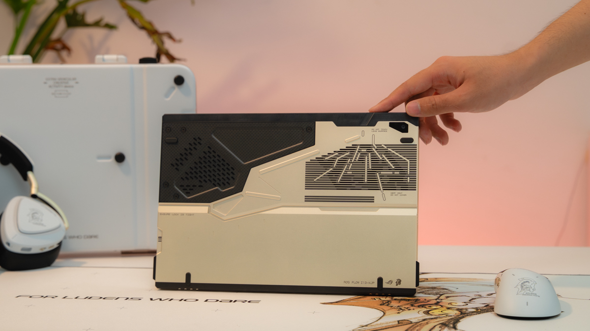 Trên tay ASUS ROG Flow Z13 KJP: Siêu phẩm collab Kojima, “đóng gói” trong vali có gì đáng giá hơn 100 triệu?