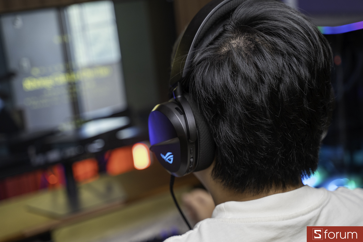 Nghe nhạc ASUS ROG Pelta Core