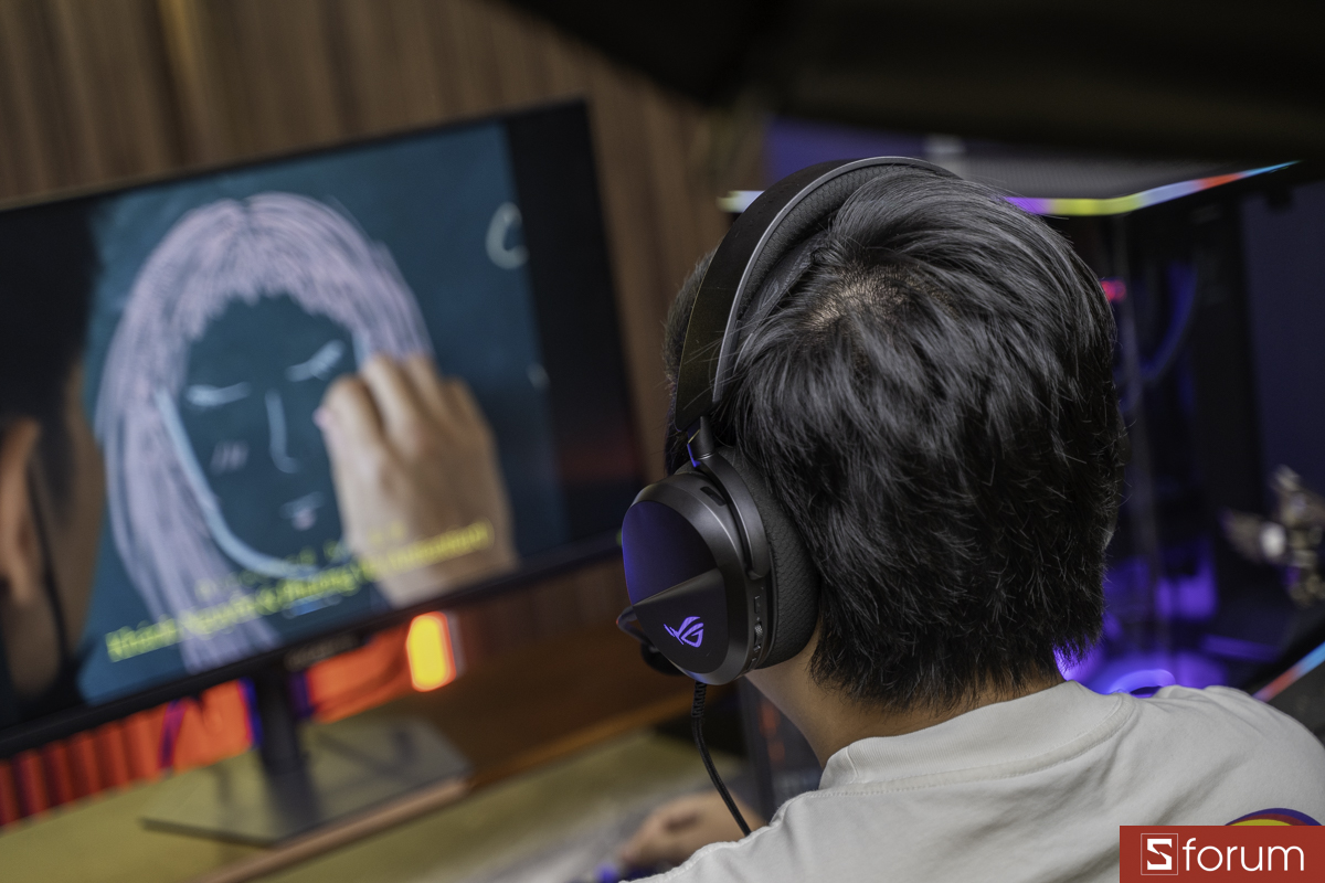 Nghe nhạc ASUS ROG Pelta Core