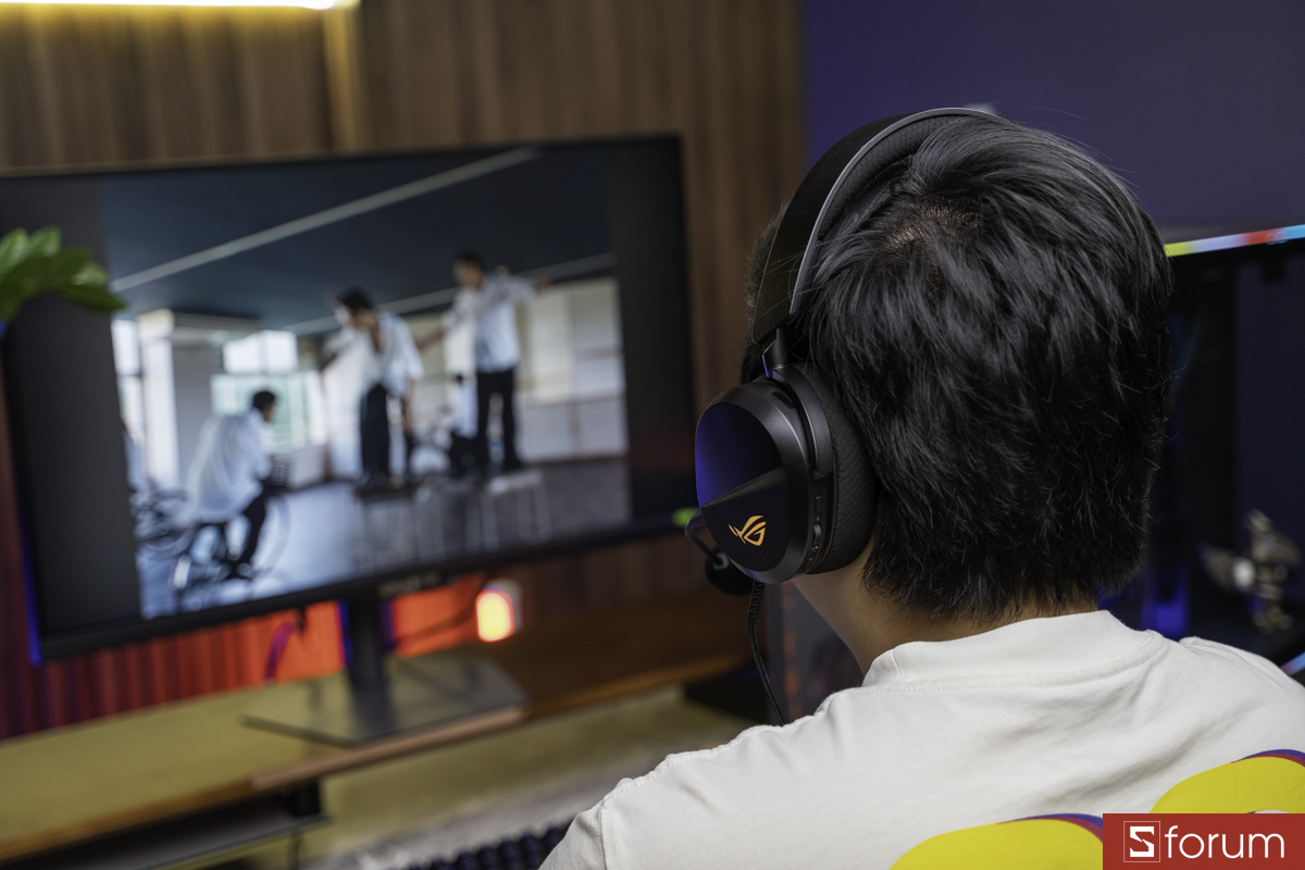 Nghe nhạc ASUS ROG Pelta Core
