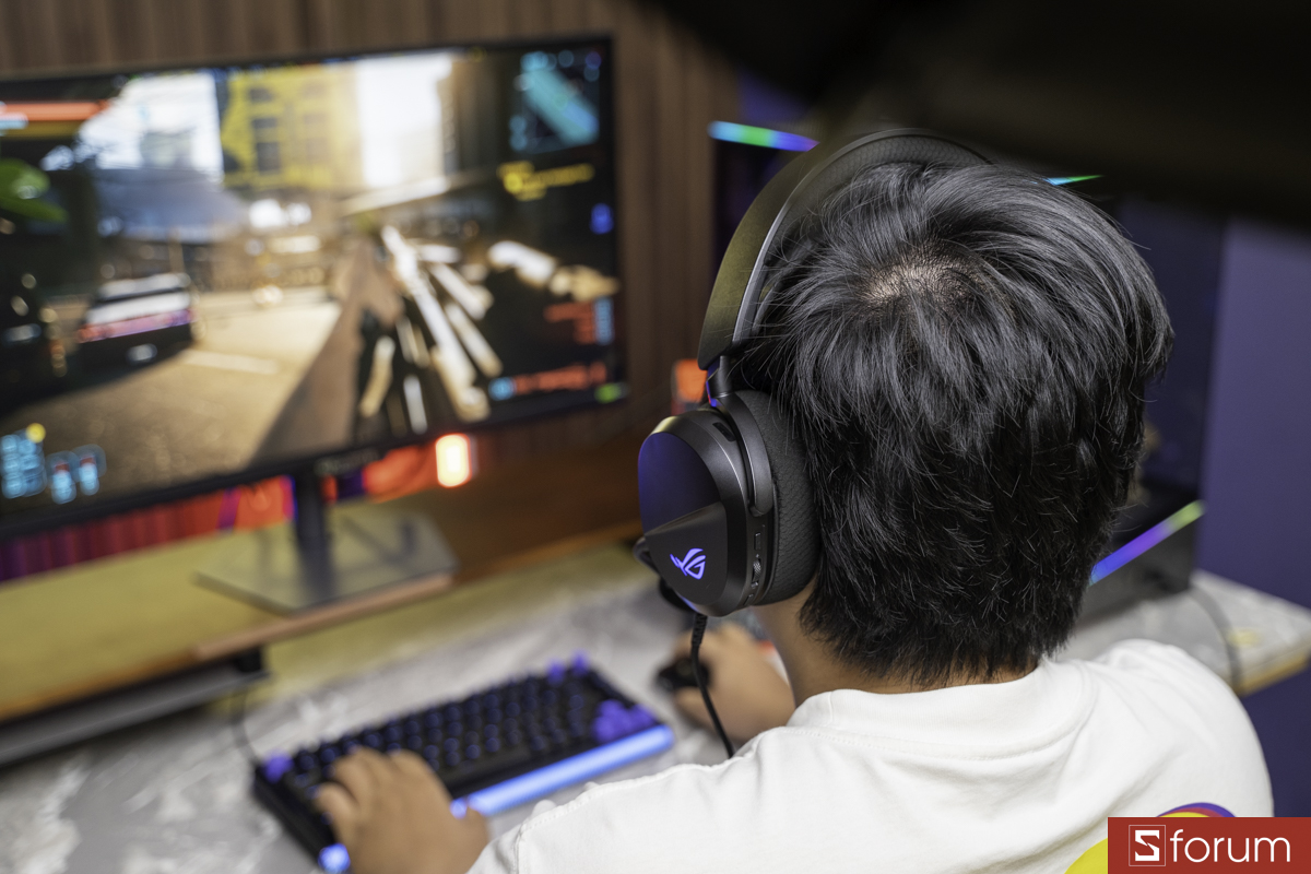 Gaming cùng ASUS ROG Pelta Core