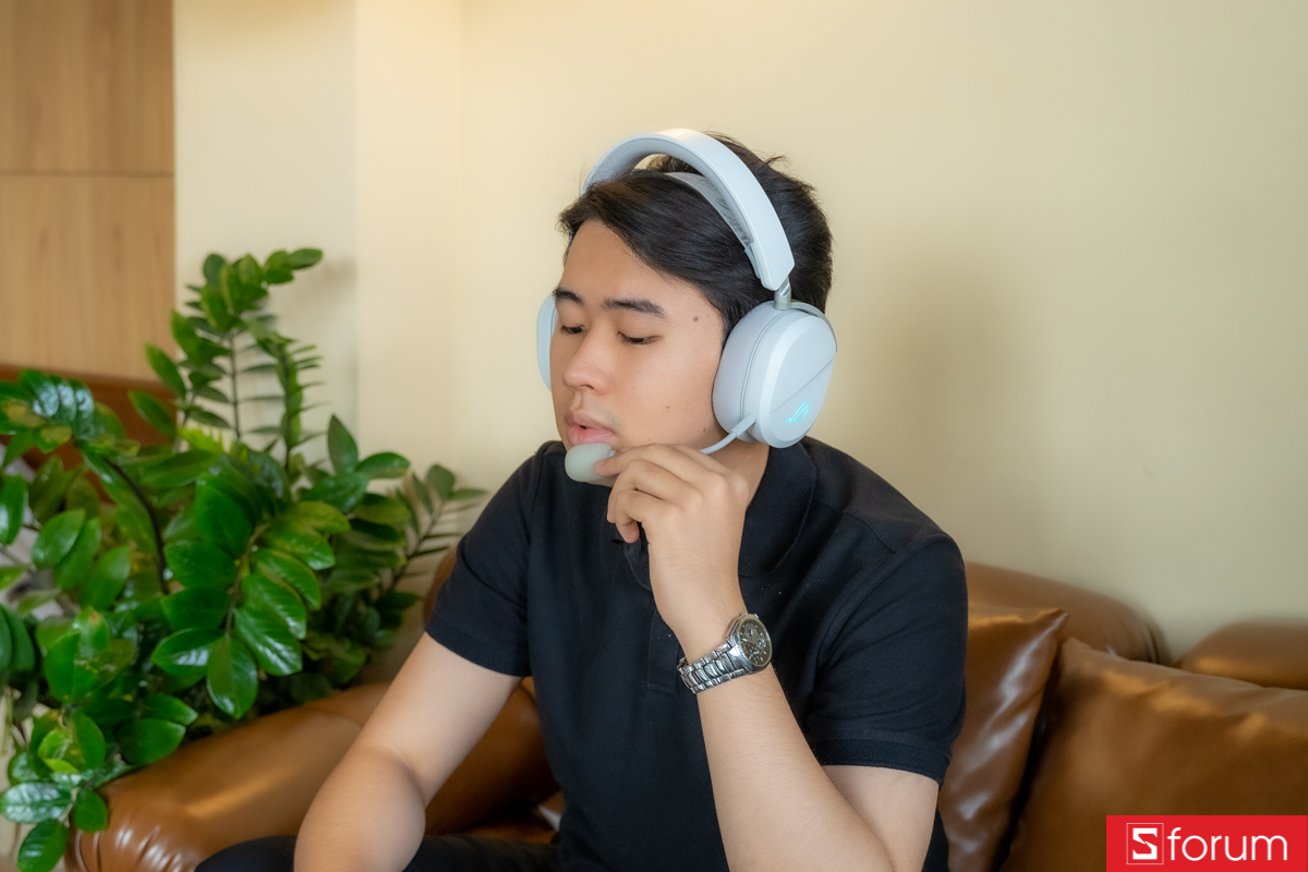 Đàm thoại trên ASUS ROG Pelta