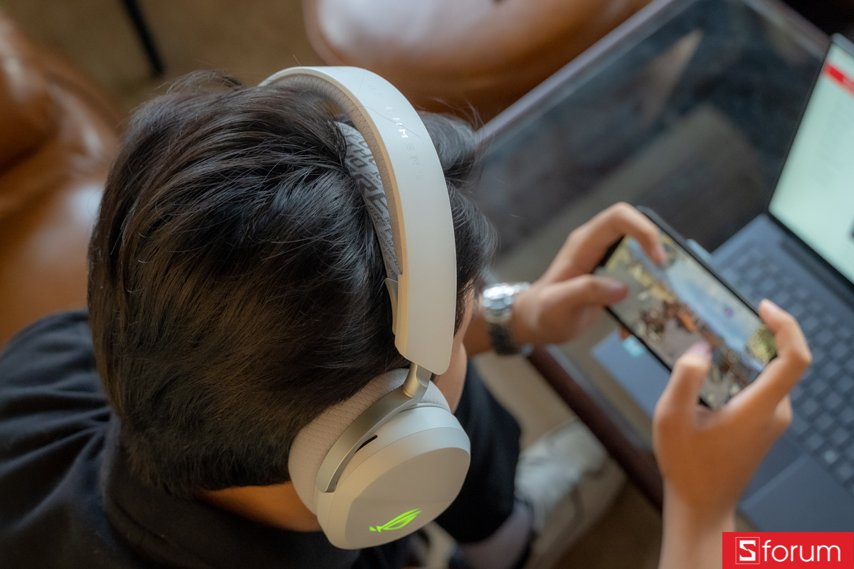 Chơi game cùng ASUS ROG Pelta