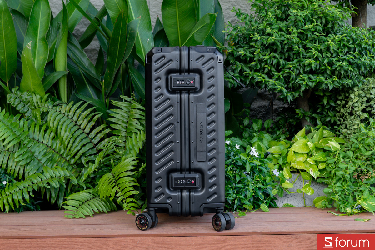 Cạnh khóa ASUS ROG SLASH Hard-Case Luggage Edition 20