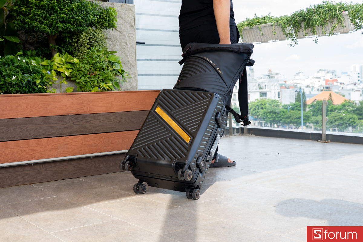 Trên tay ASUS ROG SLASH Hard-Case Luggage Edition 20