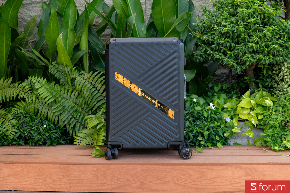 Tổng quan về ASUS ROG SLASH Hard-Case Luggage Edition 20