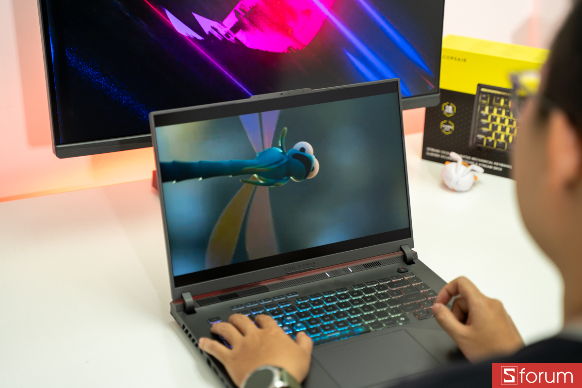 Màn hình ASUS ROG Strix G16