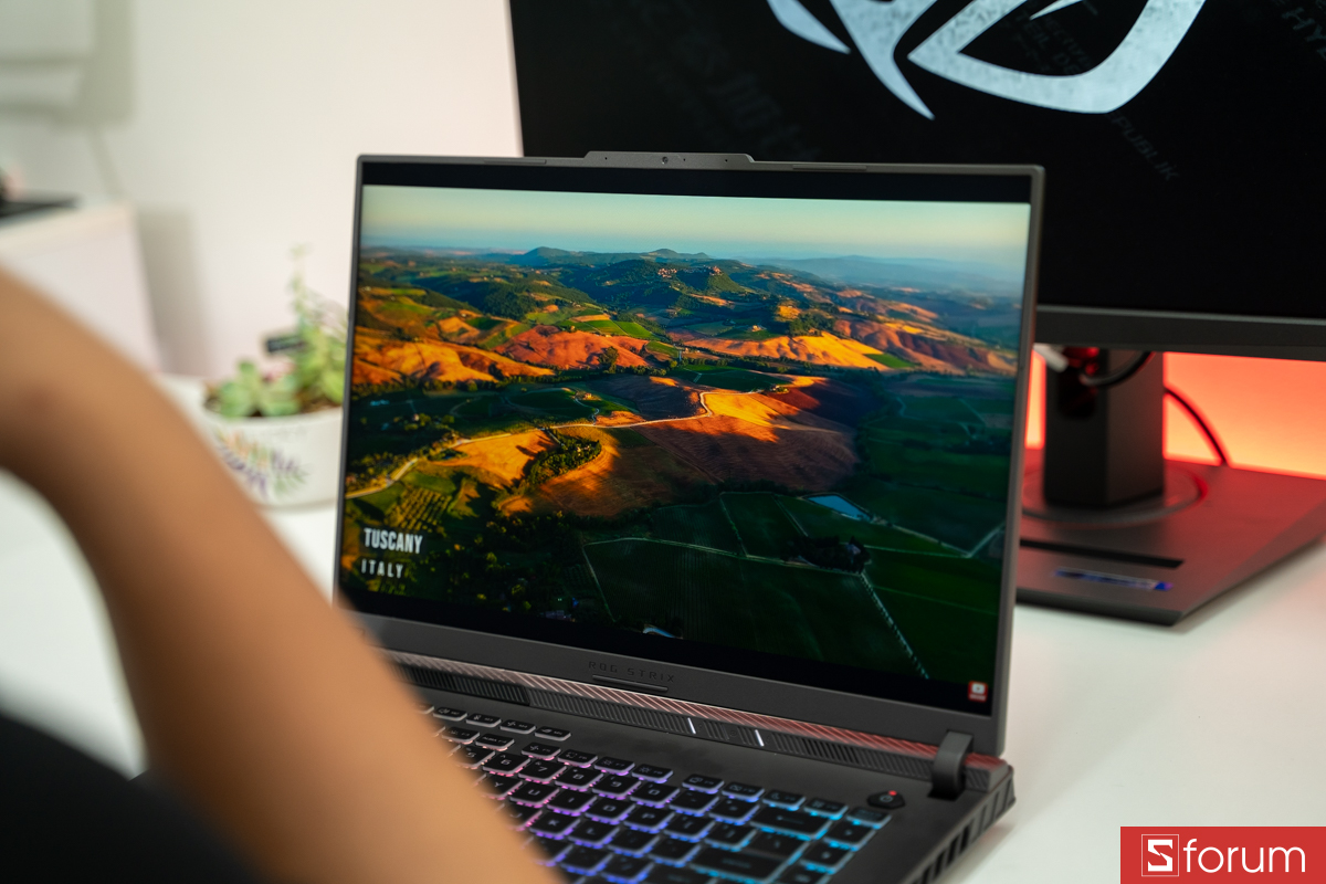 Màn hình ASUS ROG Strix G16