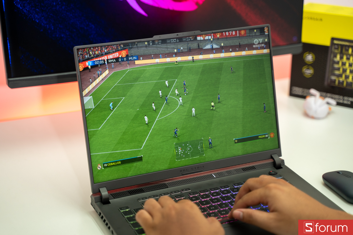 Chơi game trên ASUS ROG Strix G16