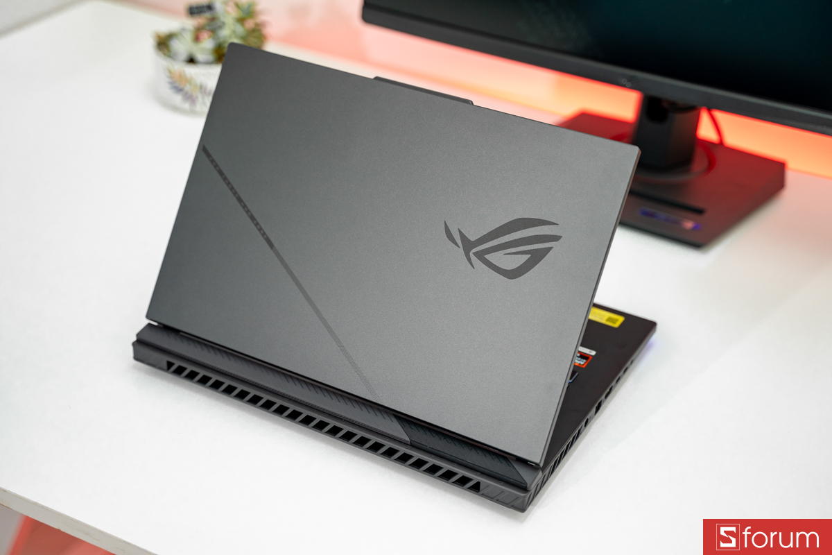 Mặt lưng ASUS ROG Strix G16