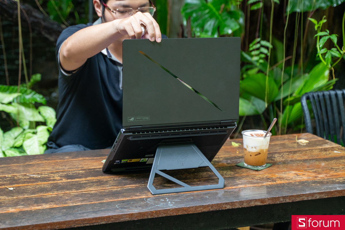 Kích thước và trọng lượng ASUS ROG Zephyrus Duo 2026