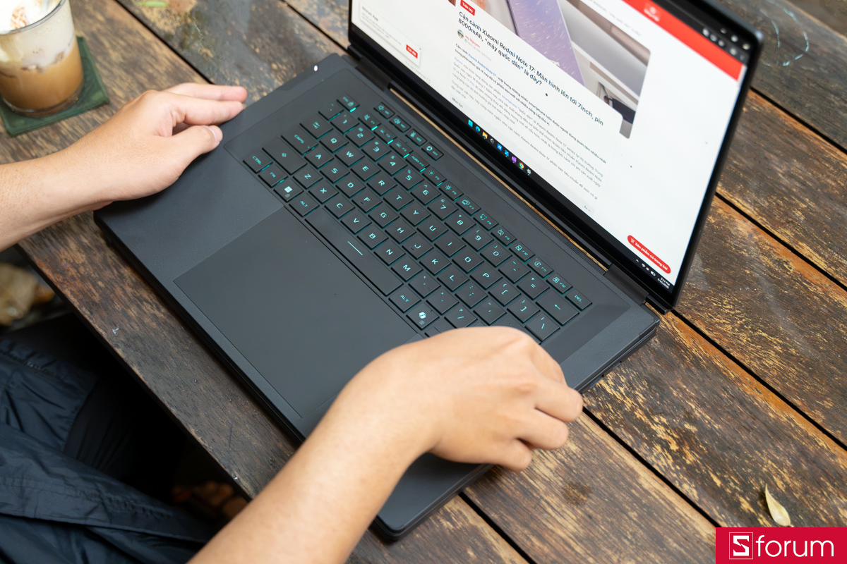 Bàn phím và touchpad không dây trên ASUS ROG Zephyrus Duo 2026