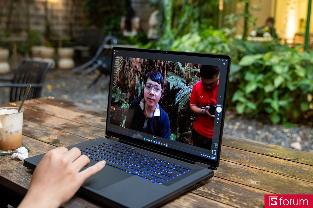 Webcam trên ASUS ROG Zephyrus Duo