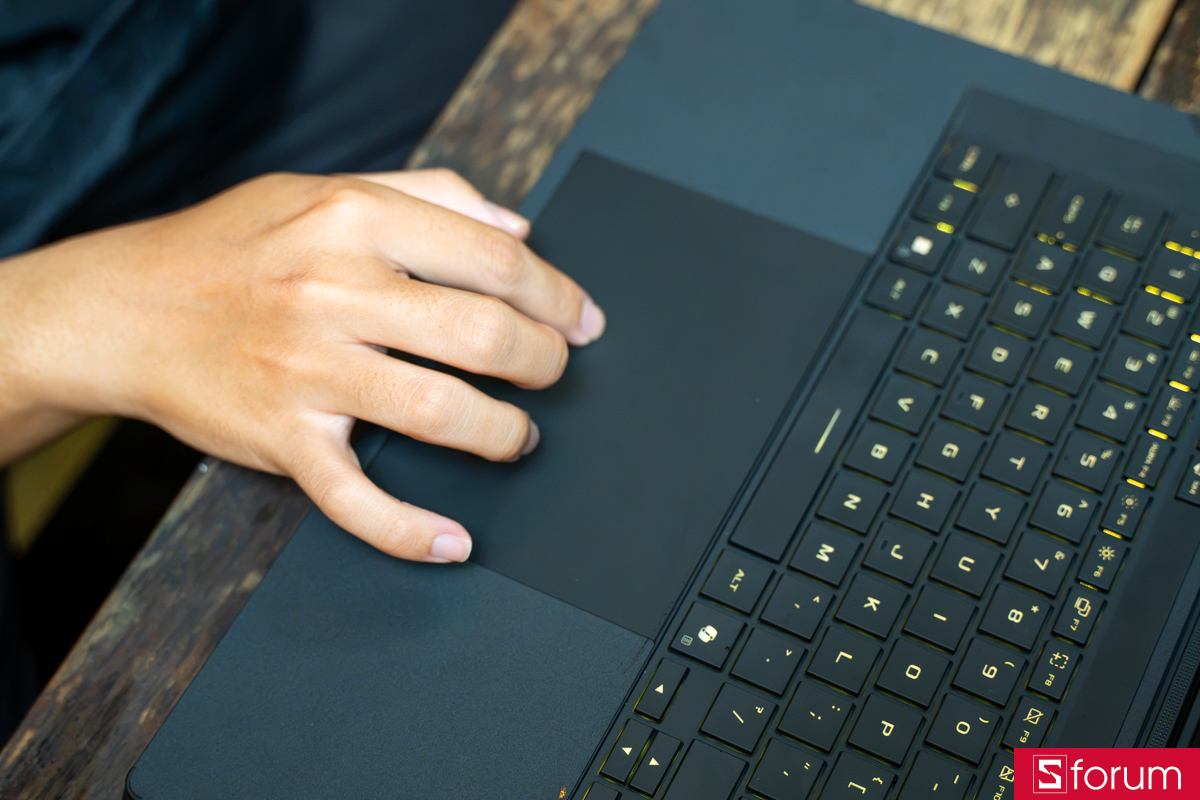 Cảm giác di chuột trên ASUS ROG Zephyrus Duo 2026
