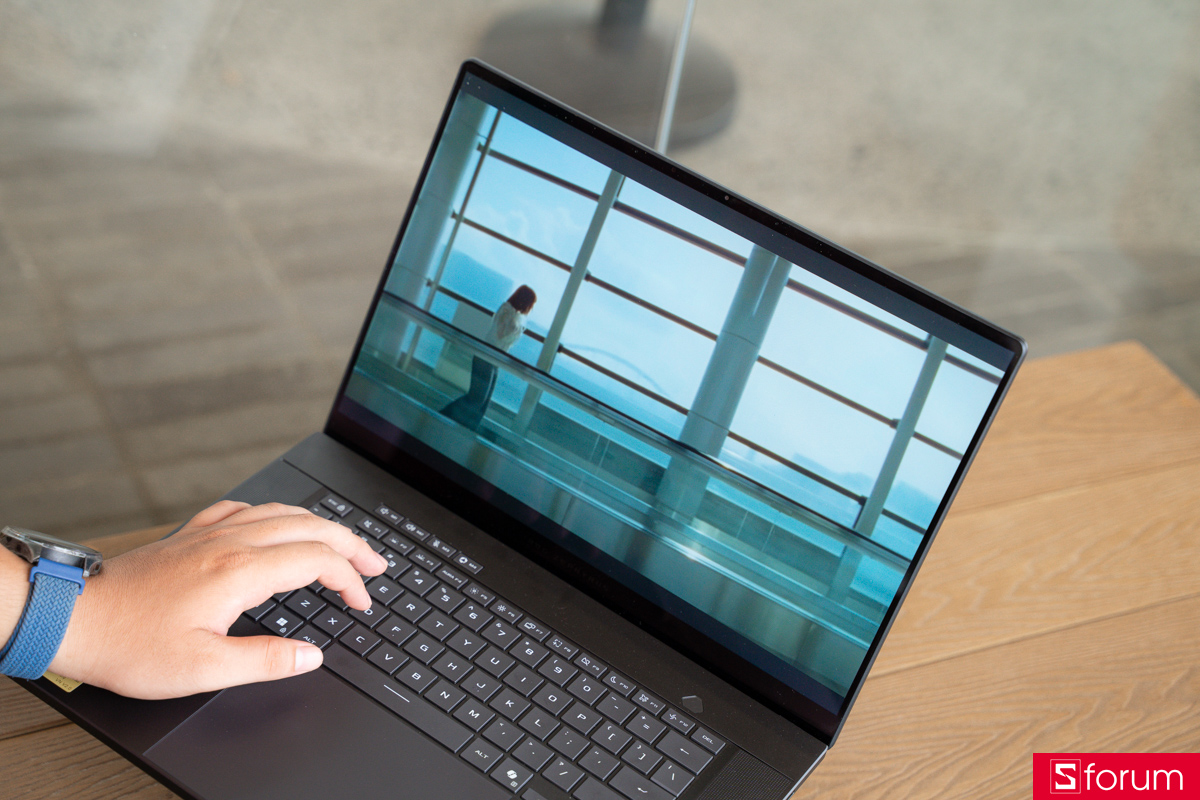 Giải trí cùng ASUS ROG Zephyrus G16