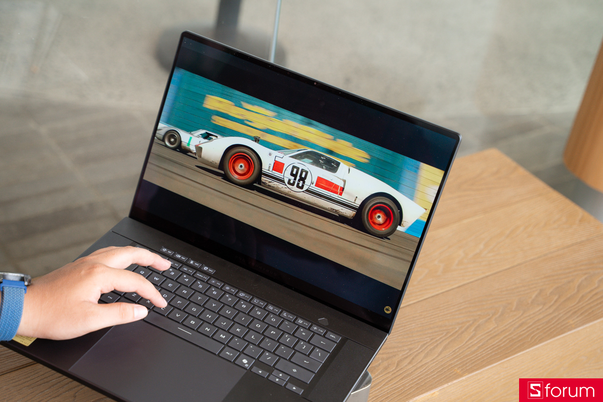 Khả năng hiển thị trên ASUS ROG Zephyrus G16