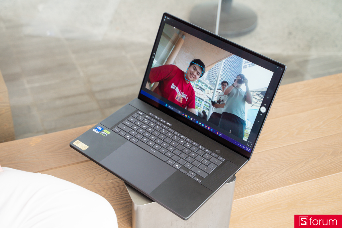 Chất lượng webcam trên ASUS ROG Zephyrus G16