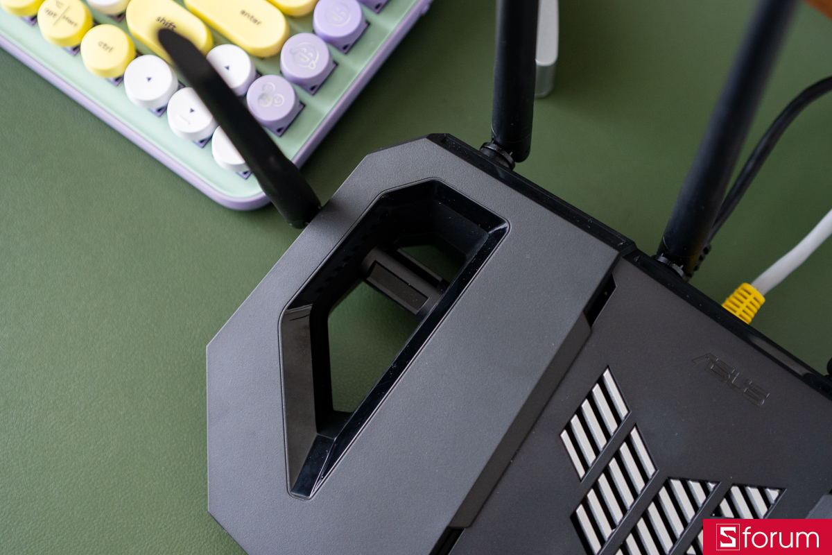 Khớp nối bộ râu phát mạng trên ASUS TUF BE6500