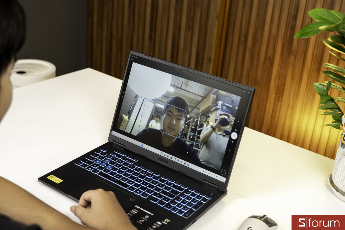 Webcam trên ASUS TUF Gaming 16