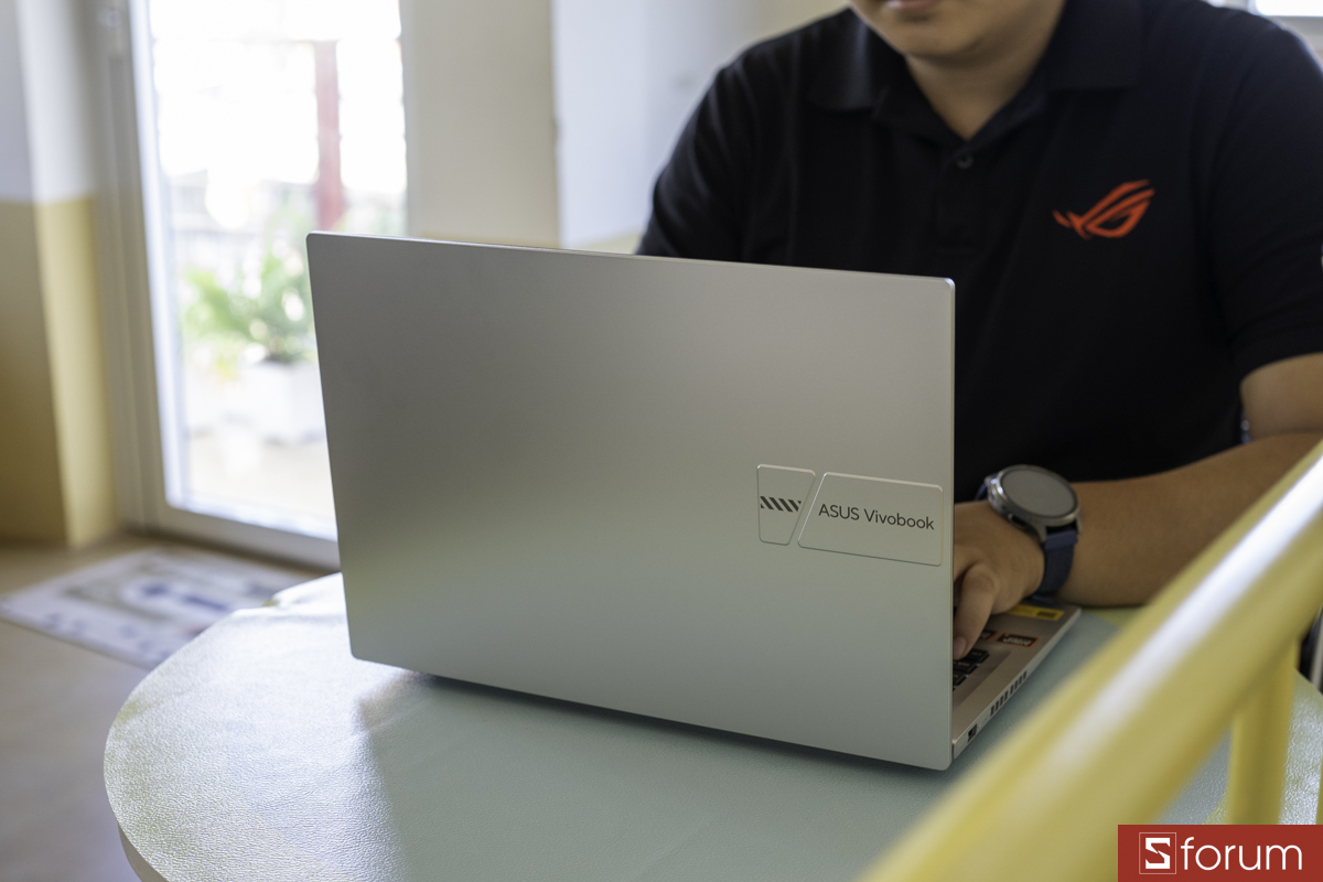 Trên tay ASUS VivoBook 14 M1405NAQ