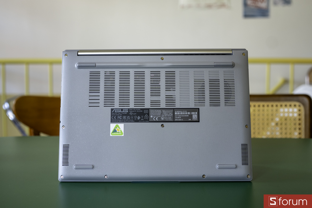 Mặt đáy ASUS VivoBook 14