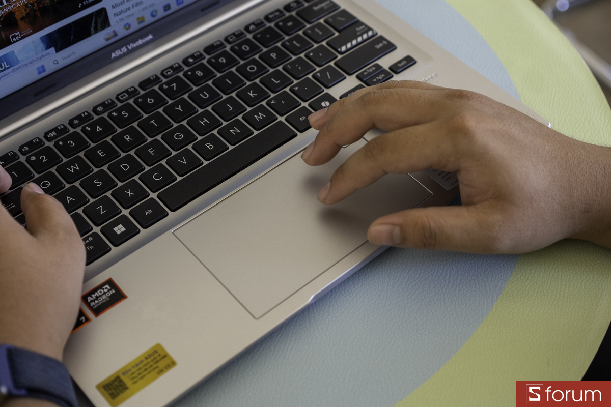 Trackpad trên ASUS VivoBook 14