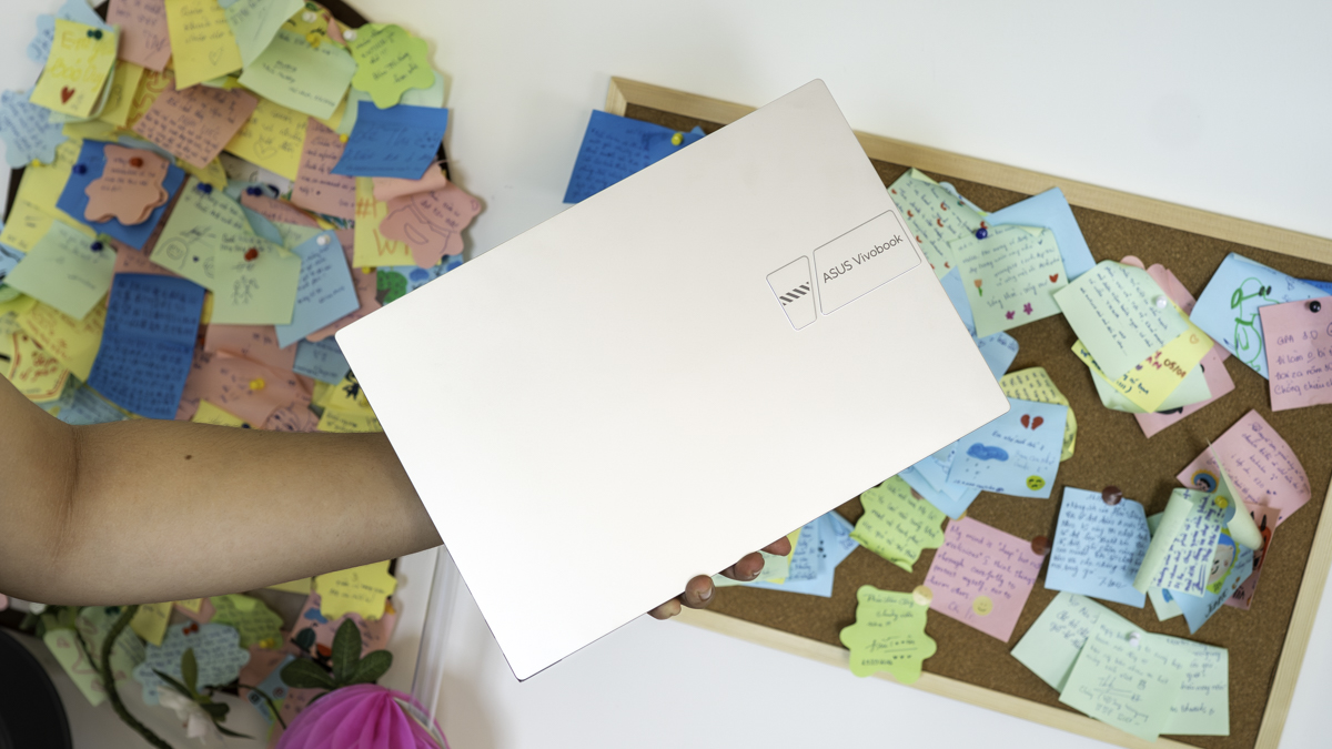 Trên tay ASUS VivoBook 14: Nhỏ gọn, bền bỉ "theo" bạn 4 năm Đại Học, giá 18.7 triệu