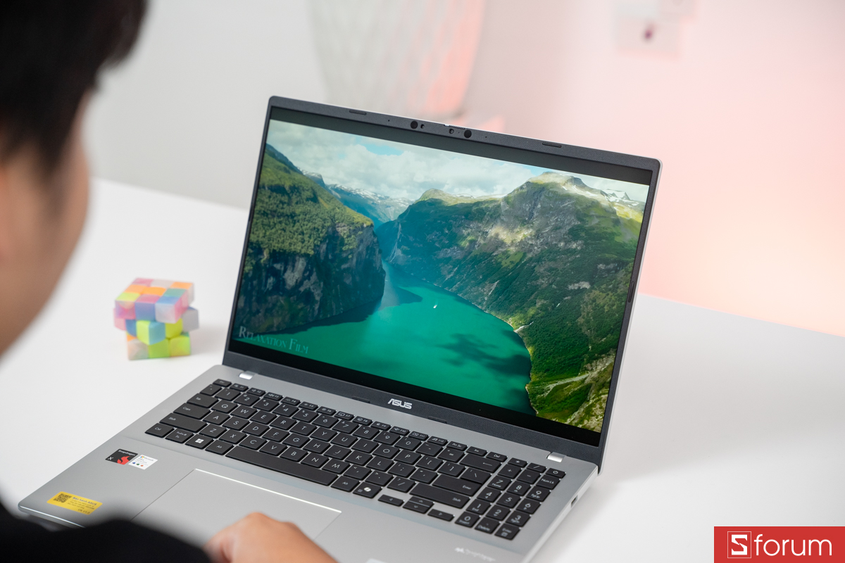 Chất lượng hiển thị trên ASUS VivoBook 16