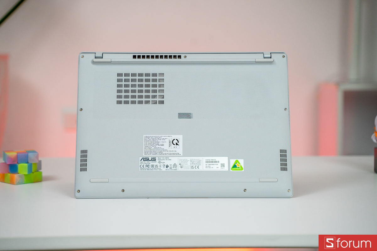 Mặt đáy ASUS VivoBook 16